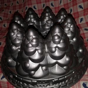 CAST ALUMINUM NORDIC WARE BUNDT PAN